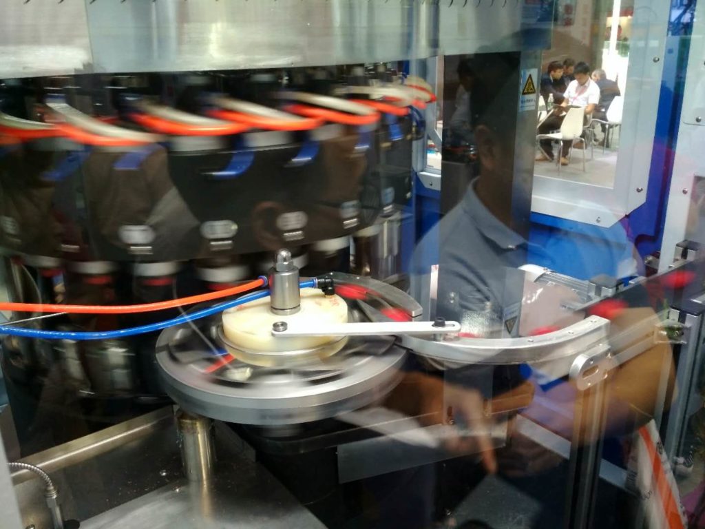 Rotational injection molding of bottle caps in hall 9.1