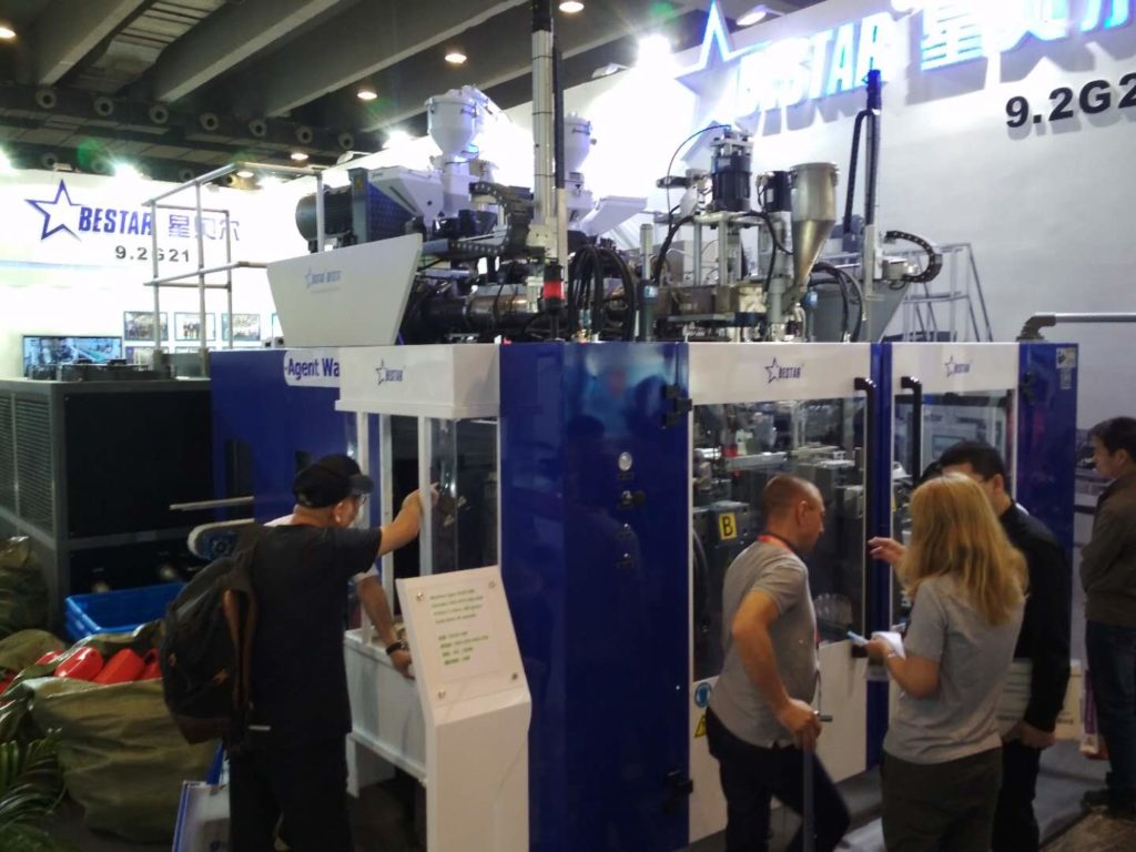 Chinese large scale blow molding machine (hall 9.2)